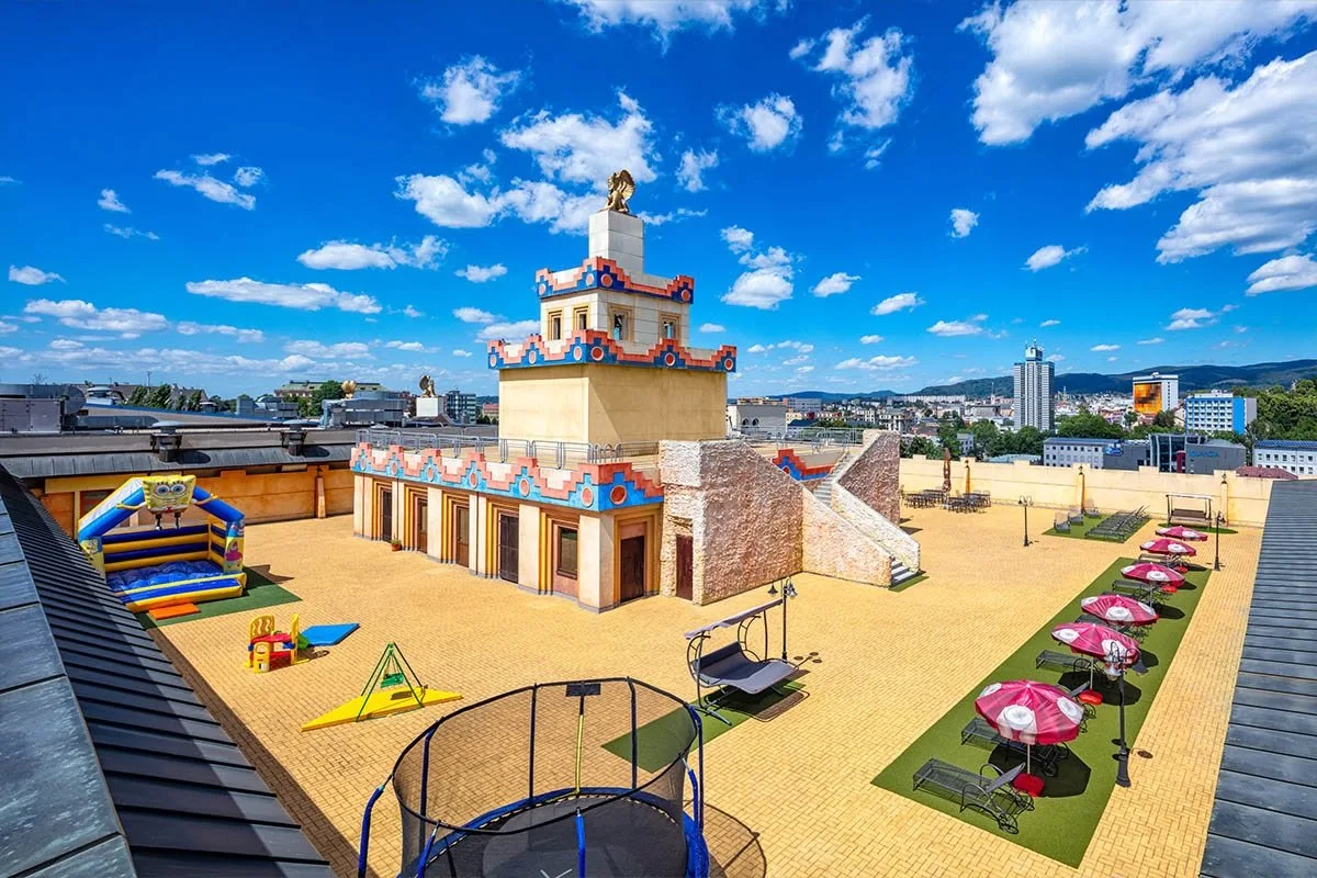 Havajská rozlučka s létem v CENTRU BABYLON: poslední prázdninová neděle bude patřit tanci, bubnům a zábavě