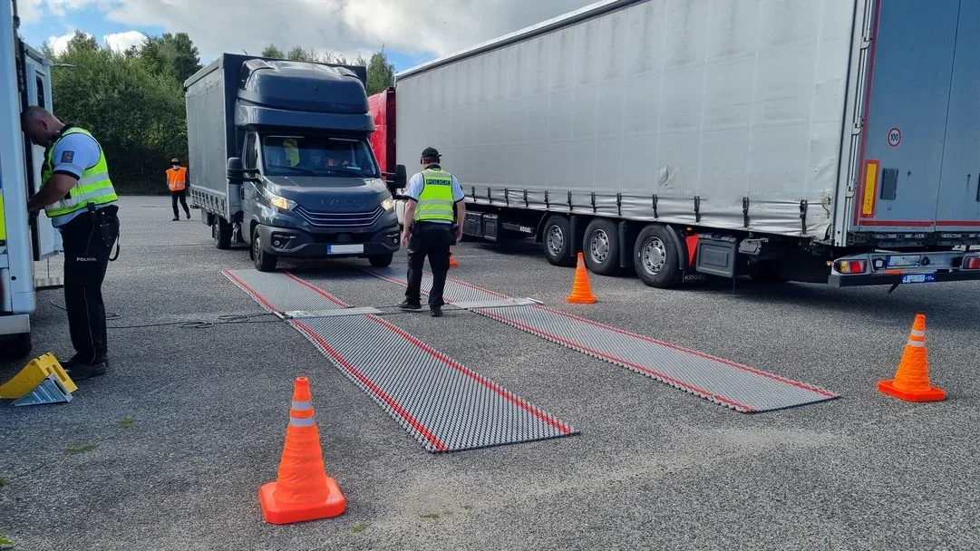 Zátah na náklaďáky v Liberci: Policisté je prověřili od váhy po tachografy