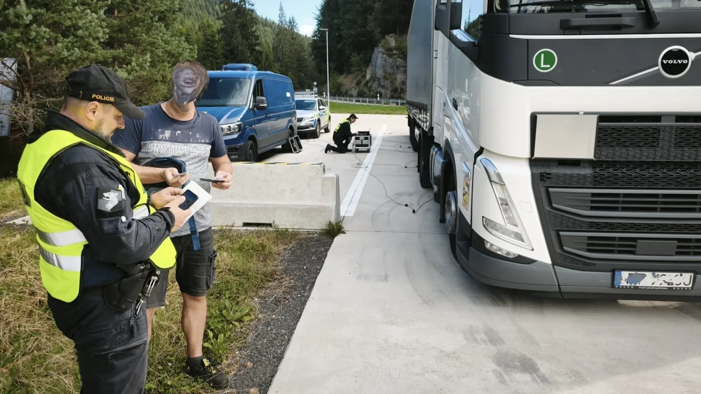 Lovy na nelegální migranty v kraji: Policisté nasadili i detektor srdce