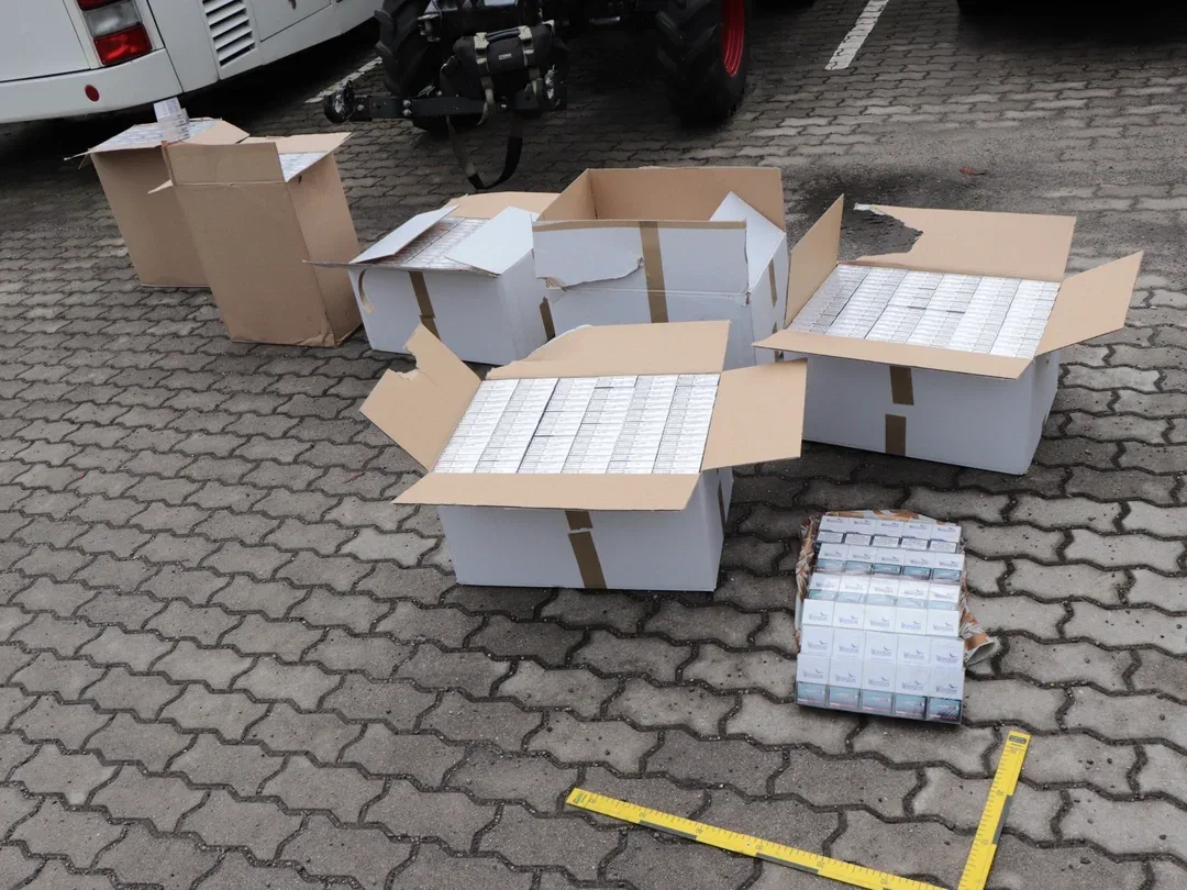 Tři roky natvrdo za kufr auta plný cigaret? Cizinec na hranicích narazil na hlídku