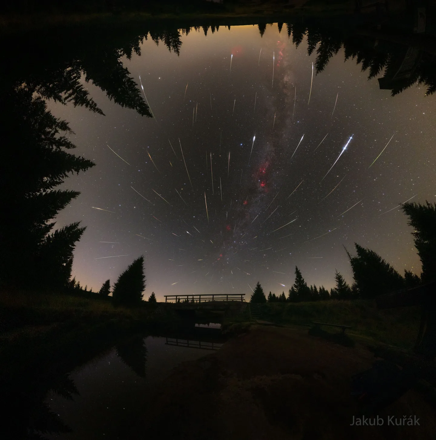 Úřad NASA vybral jako Astronomický snímek dne fotografii z Jizerských hor