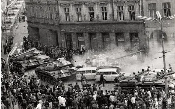 Devět mrtvých, desítky zraněných. Do Liberce před 58 lety přijely sovětské tanky