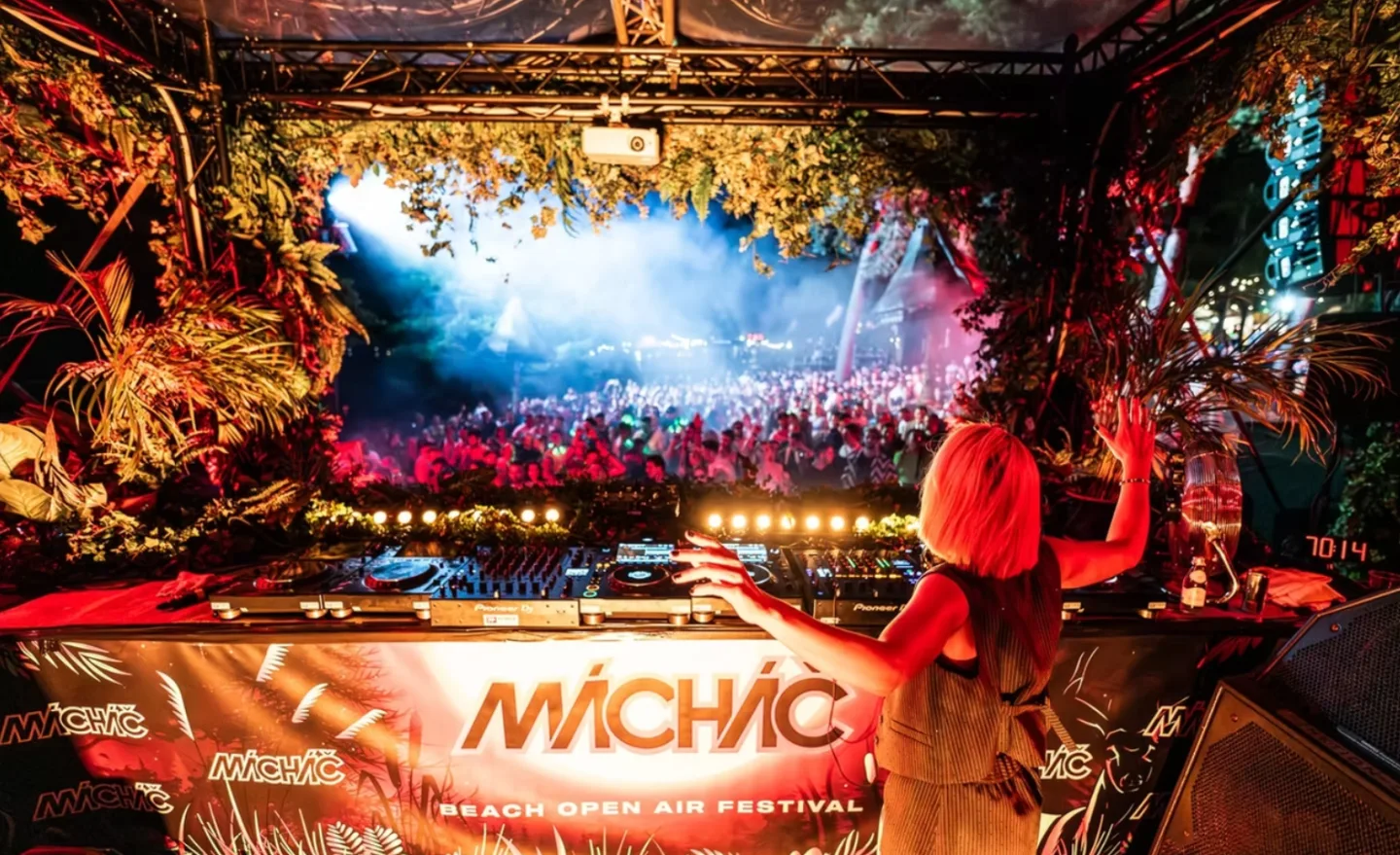 Na festivalu elektronické hudby u Máchova jezera vystoupí přes 50 interpretů