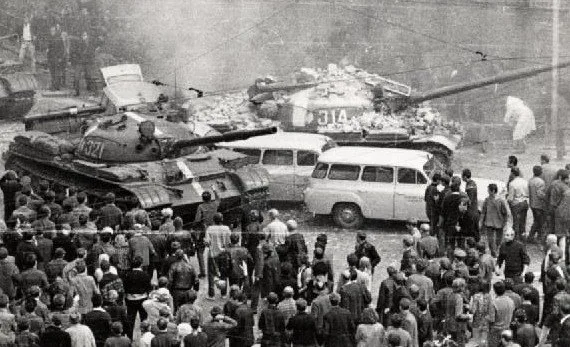 Devět mrtvých, desítky zraněných. Do Liberce před 58 lety přijely sovětské tanky