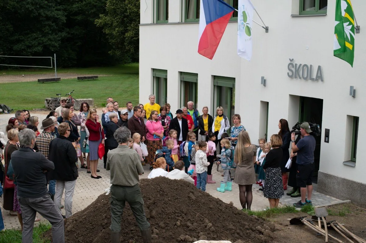 Škola v Oldřichově přivítala děti po 46 letech. Do první třídy nastoupilo 14 žáků