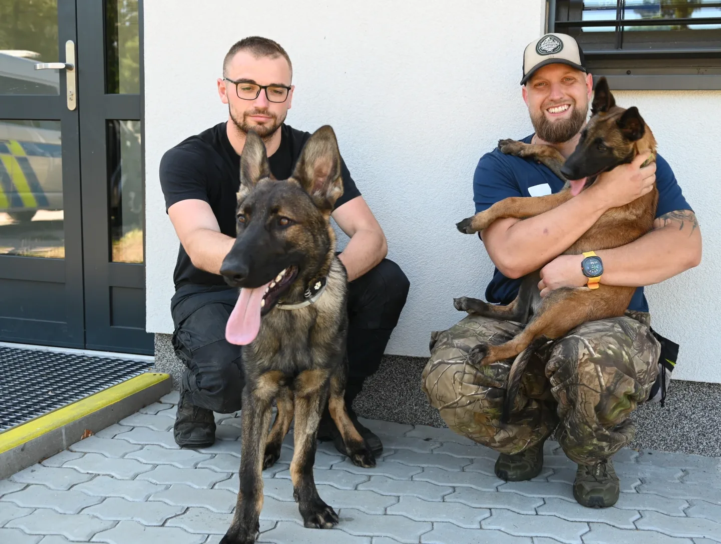 Roztomilé posily u policie: Štěňata Vuky a Soňa cvičí na ochránce a specialistku
