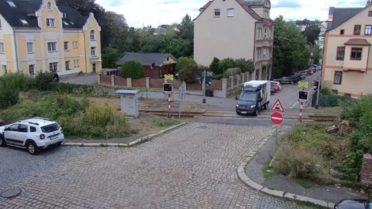 Před pár dny tu šlo o život. Kamera na přejezdu odhalila dalšího hazardéra