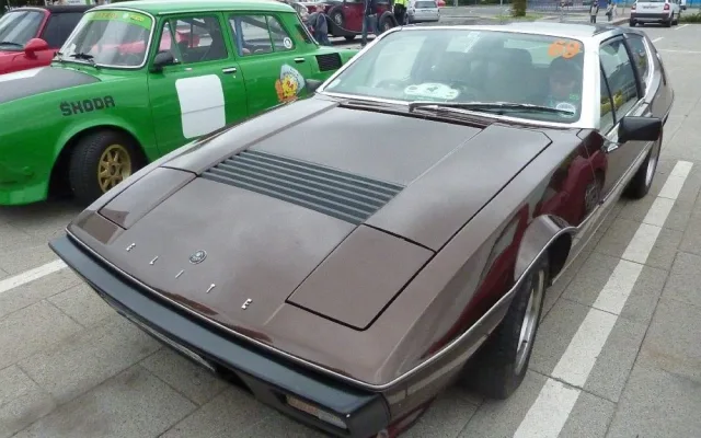 LOTUS ELITE II před startem v Mladé Boleslavi.