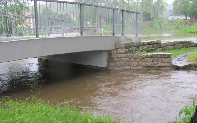 Rozvodněná Jeřice v Mníšku