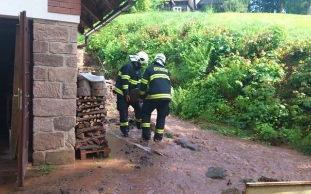 Přívalový déšť o víkendu zasáhl Liberecký kraj. Foto: HZSLK