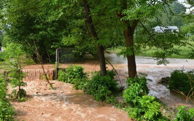 Přívalový déšť o víkendu zasáhl Liberecký kraj. Foto: HZSLK