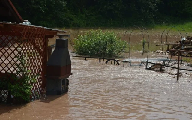 Přívalový déšť o víkendu zasáhl Liberecký kraj. Foto: HZSLK