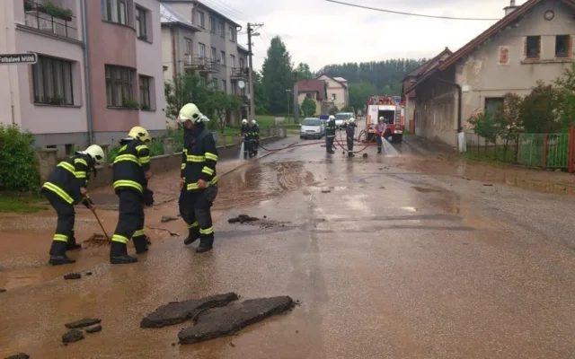 Přívalový déšť o víkendu zasáhl Liberecký kraj. Foto: HZSLK