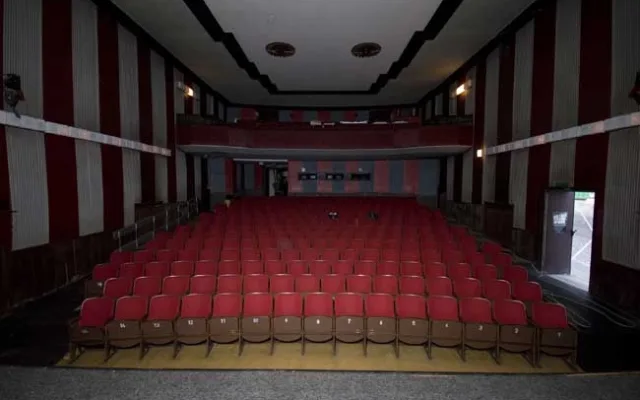 Kino Varšava.