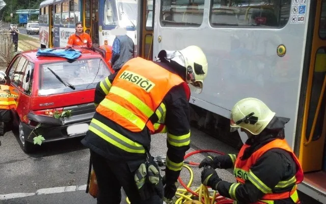 Nehoda tramvaje. Foto: HZSLK