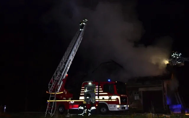 Požár ve Starém Dubu. Foto: HZSLK
