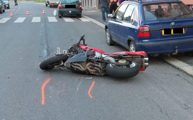 Nehoda motocyklu v Jablonci nad Nisou. Foto: Policie ČR