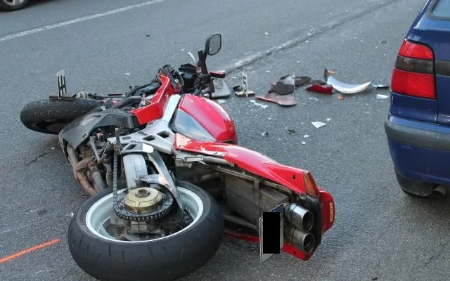 Nehoda motocyklu v Jablonci nad Nisou. Foto: Policie ČR