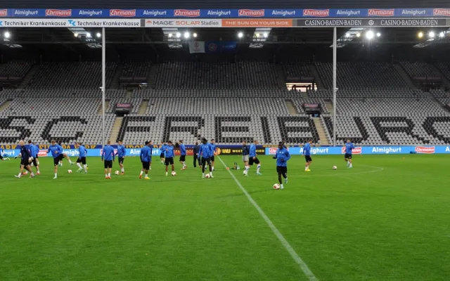 Stadion ve Freiburgu pojme 25 tisíc fanoušků. Asi dvě stovky přijedou z Liberce.