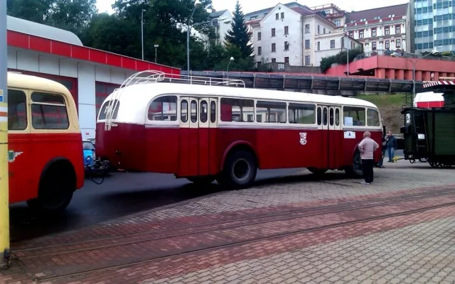 Den otevřených dveří ve vozovně dopravního podniku