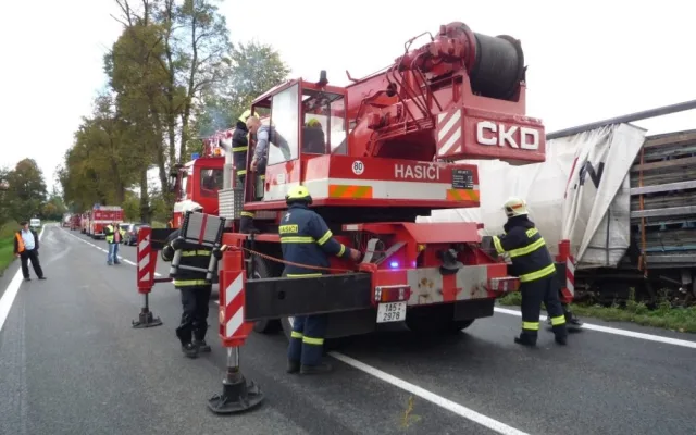 Nehoda kamionu u Sedmihorek. Foto: HZSLK