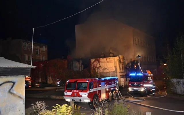Páteční zásah v ulici Na Svahu. Foto: HZSLK/Tomáš Erban