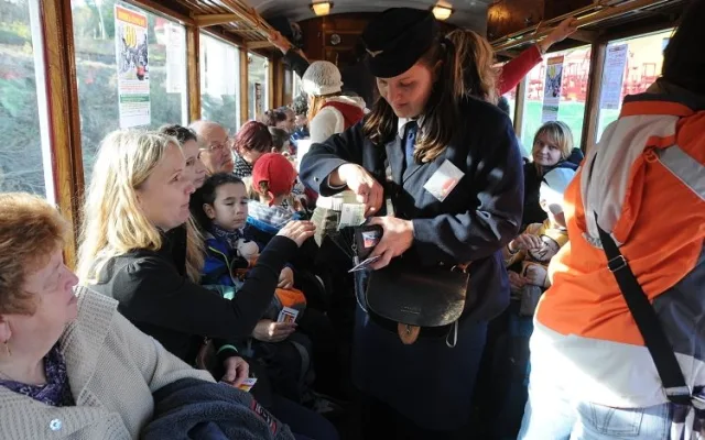 Historická tramvaj vyjela na státní svátek na slavnostní projížďku. Foto: MML/Jan Král