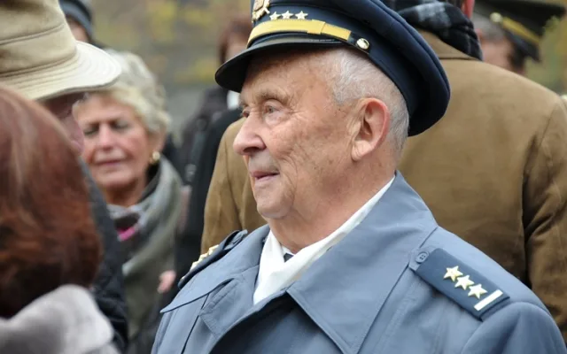 Pietního aktu se zúčastnilo na dvě stovky lidí. Foto: MML/Zuzana Minstrová