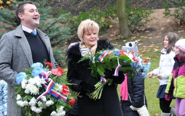 Pietního aktu se zúčastnilo na dvě stovky lidí. Foto: MML/Zuzana Minstrová