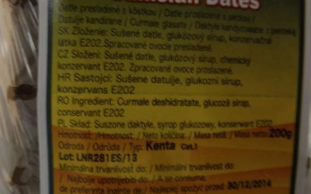 Balení kontaminovaných datlí. Foto: SZPI