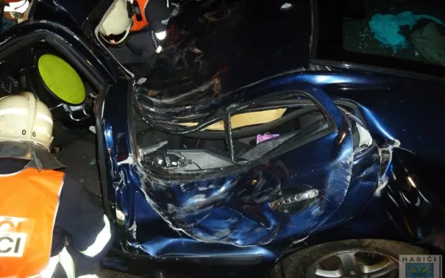 Zdemolované auto po nehodě. Foto: SDH Hrádek nad Nisou