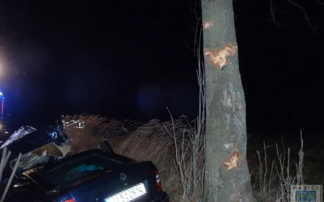Zdemolované auto po nehodě. Foto: SDH Hrádek nad Nisou