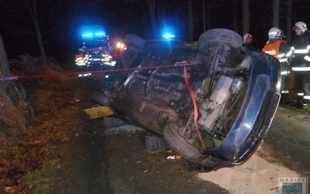 Zdemolované auto po nehodě. Foto: SDH Hrádek nad Nisou