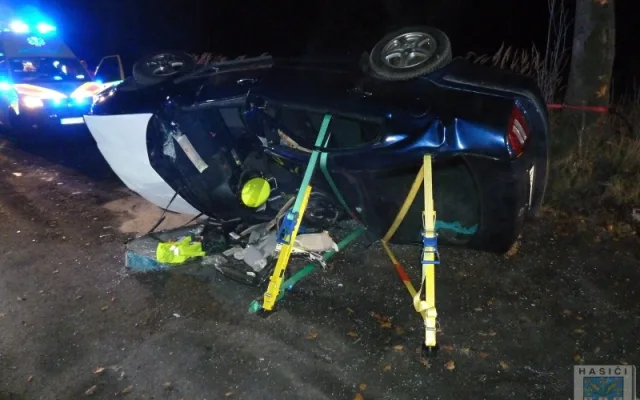 Zdemolované auto po nehodě. Foto: SDH Hrádek nad Nisou