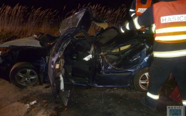 Zdemolované auto po nehodě. Foto: SDH Hrádek nad Nisou