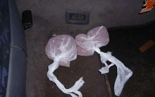 V dalším autě našli celníci tablety pod nohama spolujezdce. Foto: Celní správa