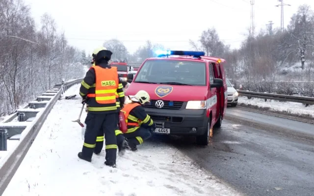 Nehoda u sjezdu na Jeřmanice. Foto: HZSLK