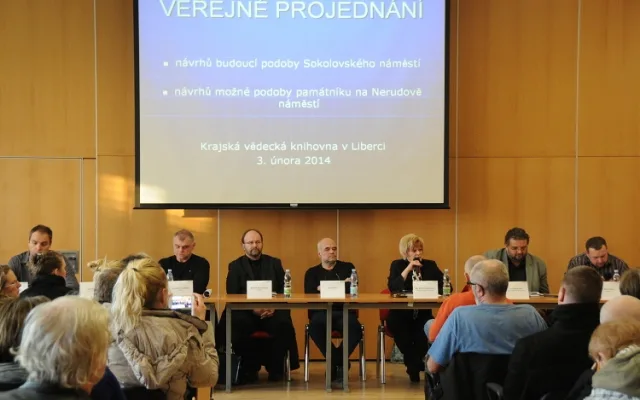 Pondělní debata o podobě Sokolovského náměstí. Foto: Jan Král