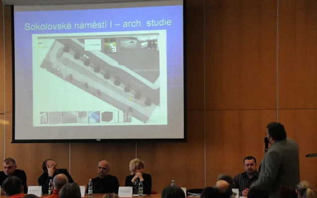 Pondělní debata o podobě Sokolovského náměstí. Foto: Jan Král