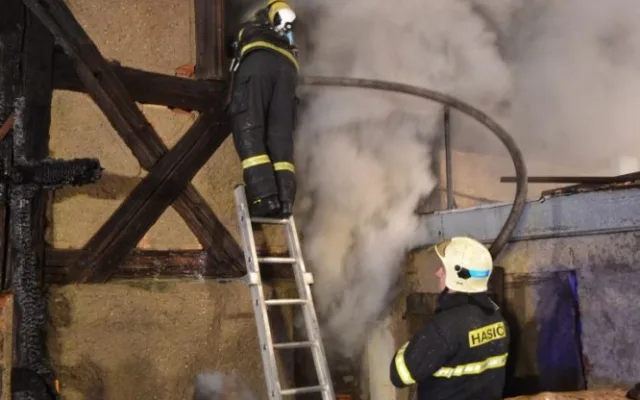 Na Frýdlantsku lehlo popelem stavení plné zvířat. Foto: HZSLK
