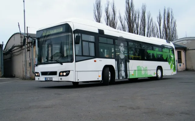 Liberecké ulici brázdí od úterý nový bezbariérový autobus Volvo