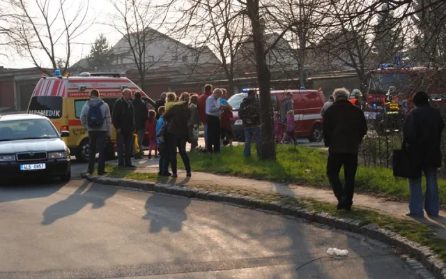 Z nehody u liberecké Hokejky vyvázl řidič téměř bez zranění