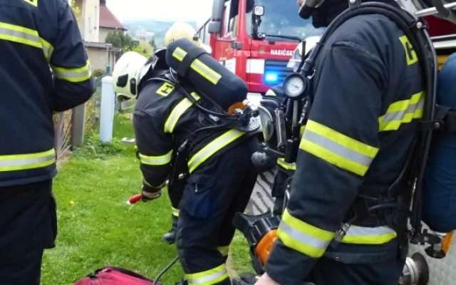 Hasiči v Machníně. Foto: HZS LK