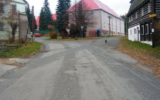Kraj opravuje silnici k hranici s Německem. Hotovo bude ještě letos. Foto: Kraj-lbc.cz