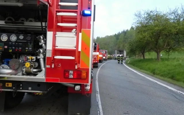 Požár kamionu komplikoval dopravu na Liberecku. Foto: HZSLK