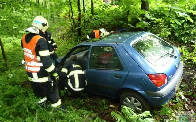 Nehoda se obešla bez zranění. Foto: Hasiči Hrádek nad Nisou