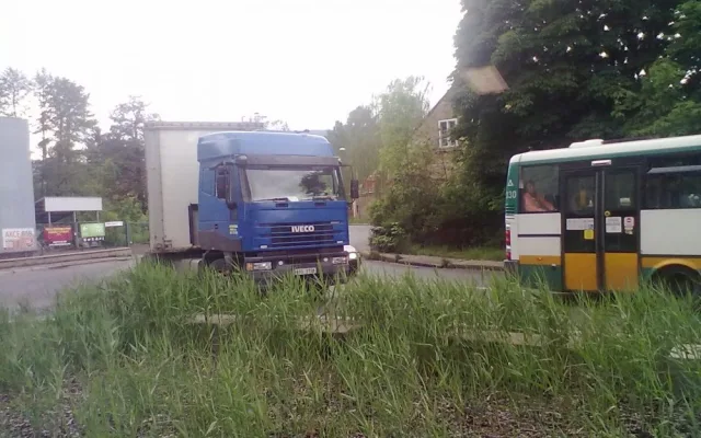 Kamion blokuje prvoz