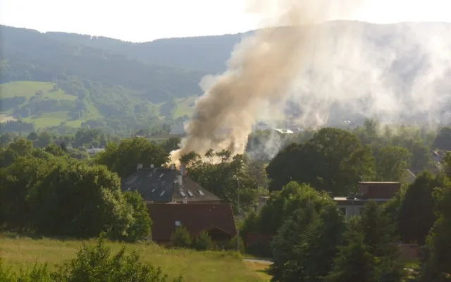 Pohled na požár z Kašparovy ulice. Foto: Kateřina Képesyová