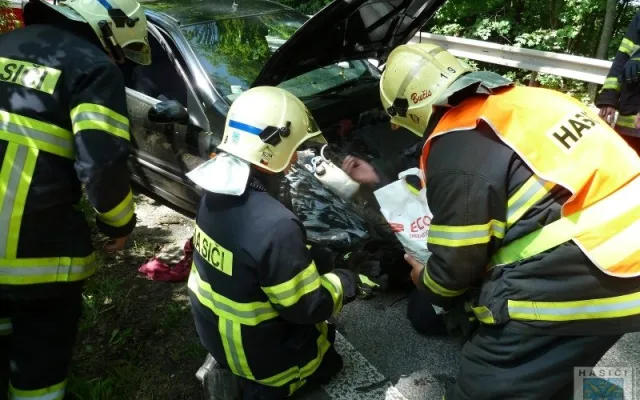 Další nehoda na Grabštejně se obešla bez těžkých zranění. Foto: Hasiči Hrádek nad Nisou