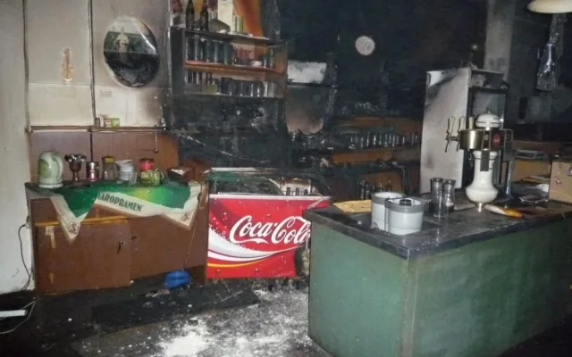 Nádražní restauraci v Turnově zapálil porouchaný chlaďák. Foto: HZSLK